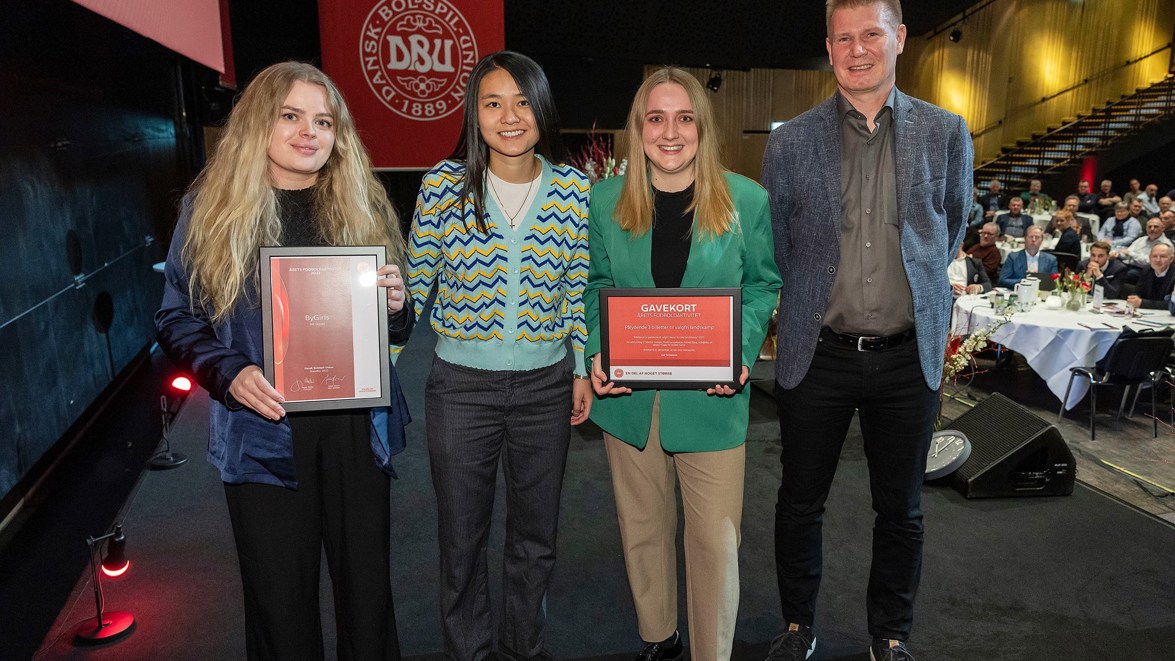 Fodbolddanmark hyldes med fodboldpriser Fodbolddanmark hyldes med fodboldpriser